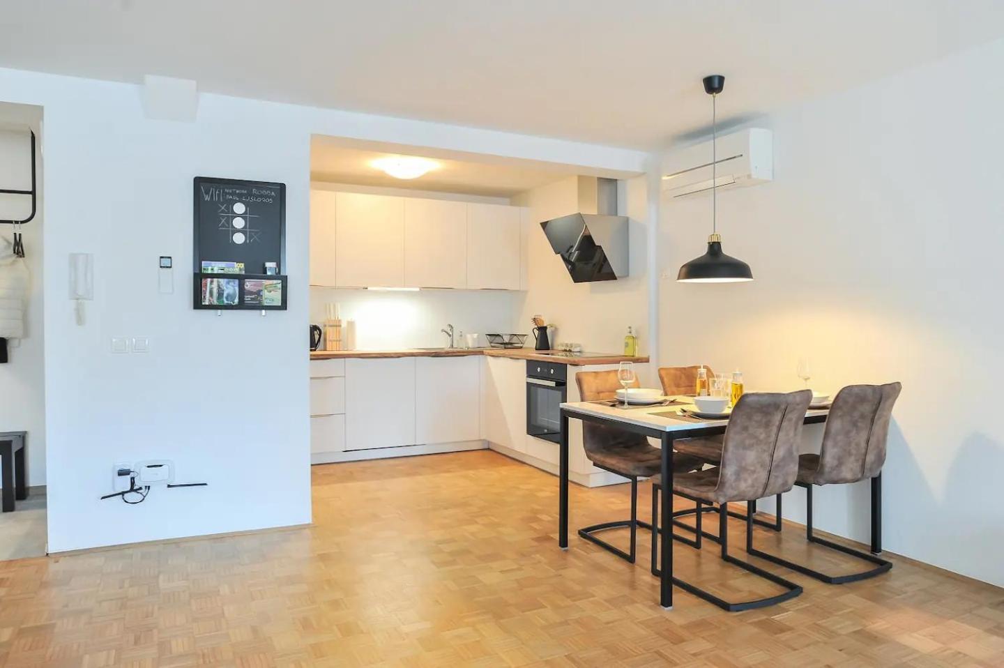 Strict City Apartments Λιουμπλιάνα Εξωτερικό φωτογραφία